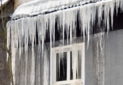 Ice_dam_and_roof_leakage